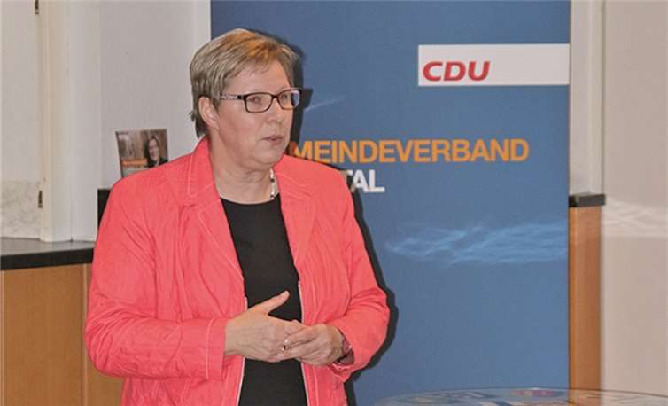 CDU-Bürgermeisterkandidatin hatte zum runden Tisch ins Ollheimer Dorfhaus eingeladen. privat
