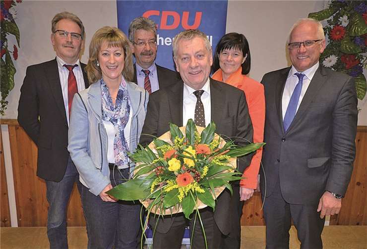 CDU Cochem-Zell gerne auch in den nächsten acht Jahren die harmonische und vertrauensvolle Zusammenarbeit mit ihm für eine gute Zukunft des Landkreises Cochem-Zell fortsetzen möchte