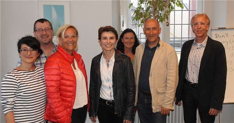 CDU-Fraktion und die Aktionsgemeinschaft Andernach attraktiv wollen das Potenzial der Innenstadt als Einkaufsstandort stärken. V.l.: Mehtap Turan (Vorsitzende AAA), Thomas Manstein, Anja Niemann, Barbara Summerer, Angelika Dortmann, Dr. Hans-Georg Hansen, Gerd Rheinbay.privat