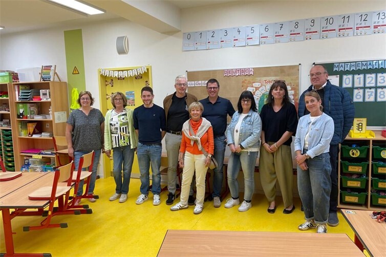 CDU-Fraktion vor Ort bei der Grundschule Hausen