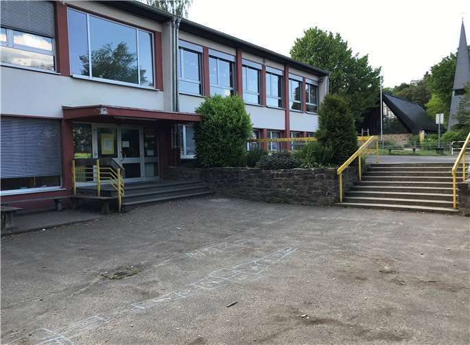 CDU-Fraktionschef Beckschäfer fordert eine Überprüfung des Bedarfs für die Schulgebäude in Pech und Villip. Foto: privat