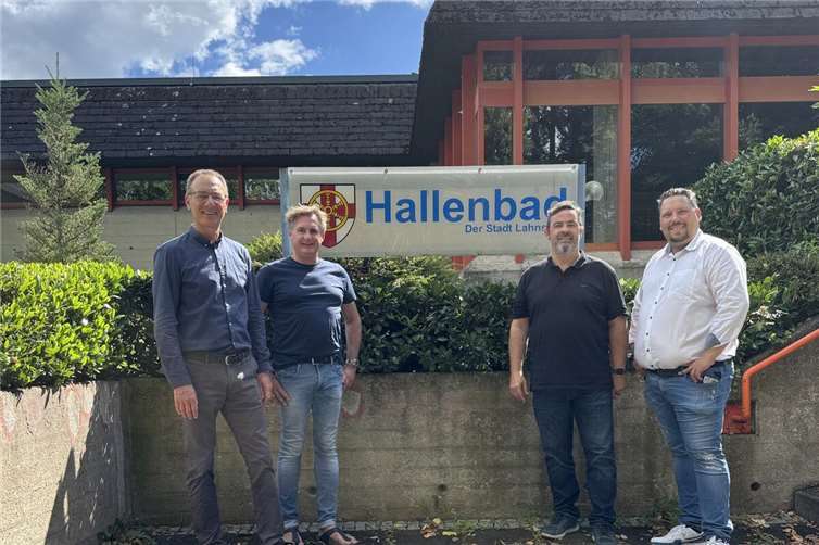 Schwimm-Offensive für alle Kinder in Rheinland-Pfalz CDU-Fraktionsvorsitzender Günter Groß, die Fraktionsmitglieder Sascha Seitz und Uwe Unkelbach sowie der stv. Fraktionsvorsitzende und Landtagskandidat Andreas Birtel. Foto: Sandra Unkelbach/CDU