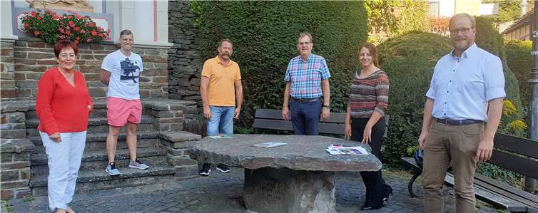 CDU Fraktionsvorstand diskutiert das Thema Dorfbüro mit Ingrid Näkel-Surges, Michael Parschau, Bernd Alisch, Ute Gabriel, Georg Knieps und Roger Buchmann. Foto: privat