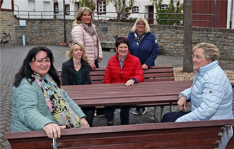 CDU-Frauen für den Adenauer Verbandsgemeinderat: (v.l.) Andrea Knechtges, Ute Schmitten-Zimmermann, Sonja Brenner, Dietlind Greifenhagen, Petra Schmitz und Kirsten Lenz.Foto: Foto Dreschers