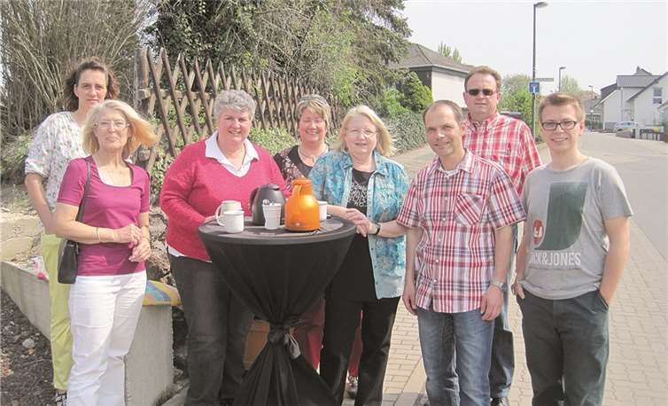 CDU Kommunalpolitiker im Gespräch mit Anwohnern im schwarzen Kaffee.CDU Plaidt