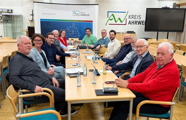 CDU-Kreistagsfraktion sichert der Bauabteilung der Kreisverwaltung weitere Unterstützung zu.  Foto: Michael Schneider