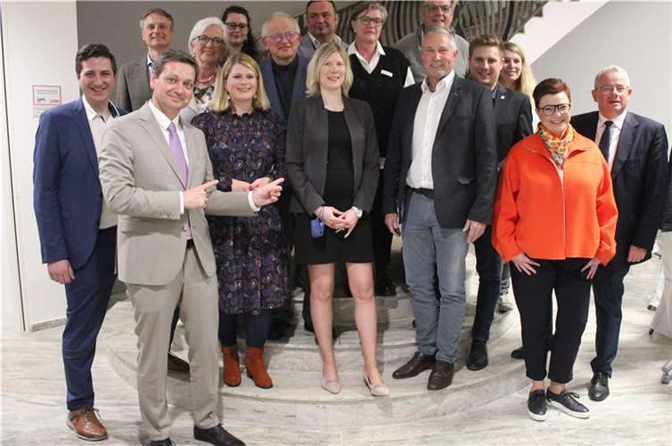 CDU-Landes- und Fraktionsvorsitzender Christian Baldauf gratuliert dem neugewählten Kreisvorstand. Quelle: CDU Westerwaldkreis