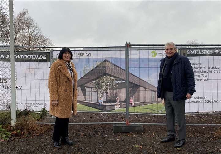 CDU-Landtagskandidatin Anette Moesta informiert sich bei Bürgermeister Claus Peitz über den KiTa-Neubau in Andernach. Quelle: CDU MYK
