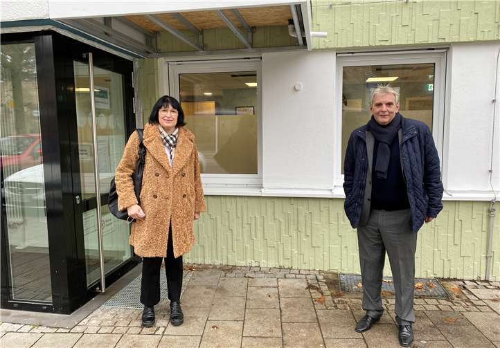 CDU-Landtagskandidiatin Anette Moesta und Bürgermeister Claus Peitz waren zu Gast in der Volkshochschule Andernach (v. li.) Foto: CDU Kreisverband Mayen-Koblenz