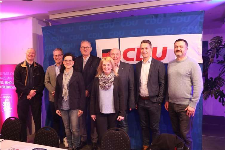 CDU Ortsbeiratskandidaten von links nach rechts: Dr. Ulrich Krafft, David Bongart, Birgit Sommer-Laux, Frank Bender, Karina Bierekoven, Wilfried Sommer, Pascal Rowald, Alireza Faridhami.  Foto: privat