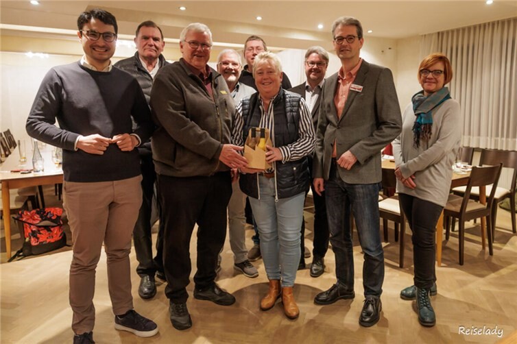 CDU-Ortschef August Hollmann dankte abschließend Bürgermeisterin Ulrike Mohrs und gleich vier Mitarbeitern von Jugendamt, Ordnungsamt und dem Zentralen Gebäudemanagement (ZMG) der Stadt dafür, dass sie sich Zeit für die Gülser Belange genommen hatten, und bekräftigte das gute Miteinander zwischen Gülser Bürgerschaft und der Stadtverwaltung.