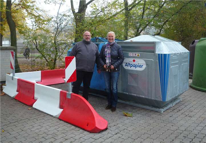 CDU-Ratsmitglied Monika Sauer und Herr Elrich vom Betriebshof Koblenz. privat