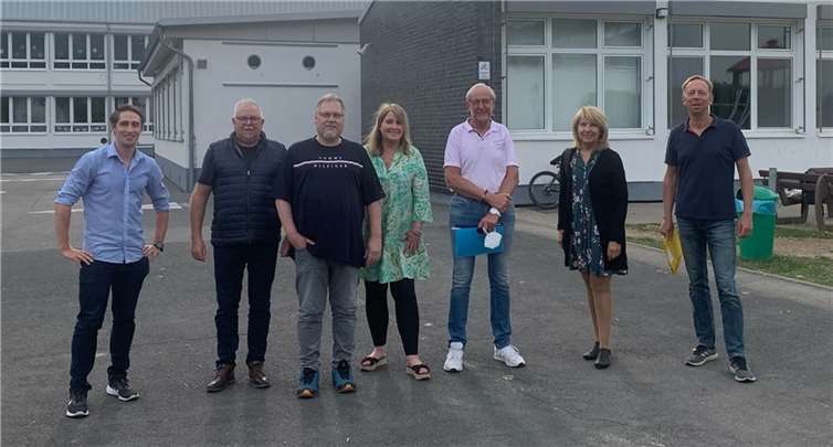 CDU-Stadtverbandsvorsitzende Herta Lauer (Mitte), Fördervereinsvorsitzender Marcus Westen (3.v.l.), Angehörige des CDU-Stadtverbandvorstandes. Foto: privat