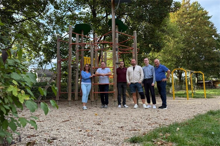 CDU-Vertreter vor Ort auf dem Spielplatz an der von-Bodelschwingh-Straße - einer grünen Lunge in der Südstadt
