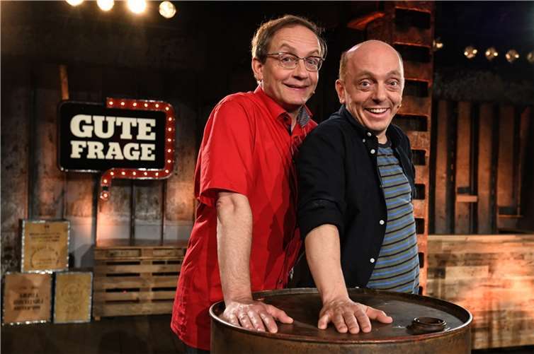 COMEDY WARM-UP „Gute Frage!“ mit den Publikumslieblingen Wigald Boning und Bernhard Hoëcker.  Foto: NDR / Uwe Ernst