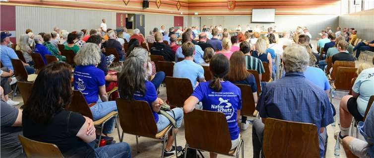 Ca. 100 Bürger nahmen an der Sitzung des Verbandsgemeinderates Selters teil.  Foto: Harry Neumann/NI