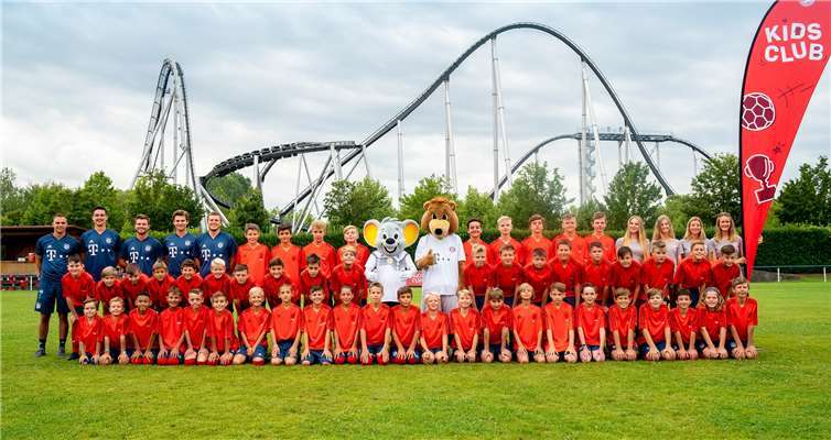 Ca. 150 Nachwuchskicker nahmen in diesem Jahr am begehrten FC Bayern Kids-Club Fußballcamp im Europa-Park teil. Fotos: Europa-Park