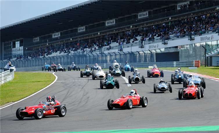 Ca. 50 historische Rennwagen konnte man bei den Rennen erleben. Daniel Schäfer