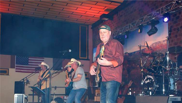 Cadi Country Rock sorgte für eine ausgezeichnete Stimmung in der Wiedhöhenhalle.