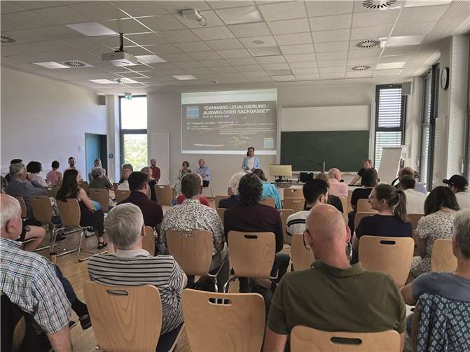 Cannabis- Legalisierung – Ausweg oder Sackgasse?“ hieß die siebte Veranstaltung der Reihe „Remagener Campus Gespräche“ des RheinAhrCampus Remagen, die auch für Bürgerinnen und Bürger geöffnet ist. Foto: Moog/RheinAhrCampus.  Foto: Nicole Moog, RheinAhrCampus