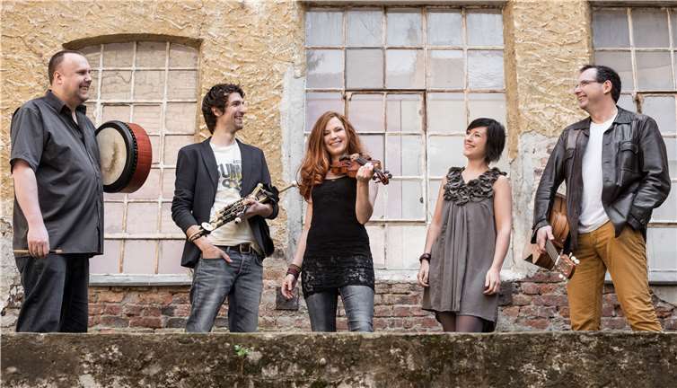 Cara sind weltweit eine der Topbands des Irish-Folk. Foto: Sven Ehlers