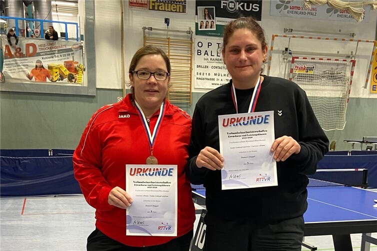 Carina Lohmer im Doppel mit Katja Umlauf-Gärtner (ASV Niederelbert). Fotos: TTV Oberwinter