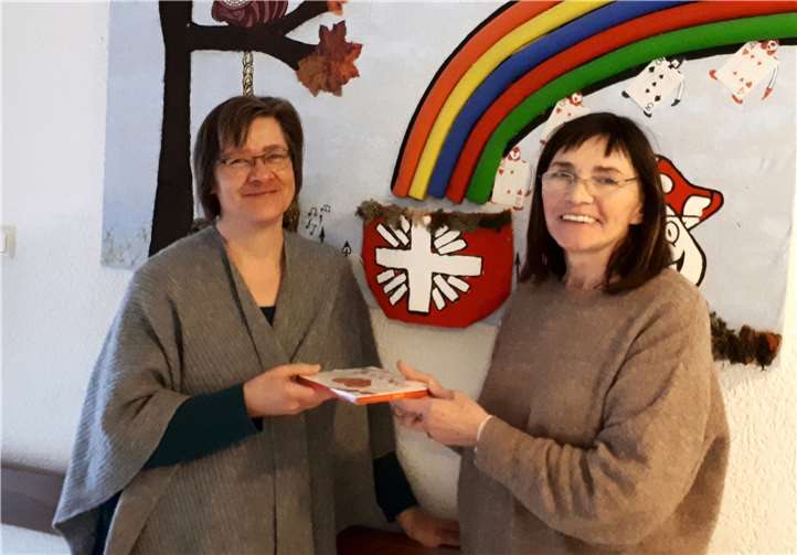 Caritas-Mitarbeiterin Bettina Zaar (r.) dankte Petra Hildebrandt für die informativen und einfühlsamen Ausführungen. Quelle: Caritasverband Koblenz