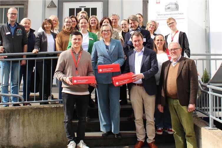 Caritas-Präsidentin Eva Welskop-Deffaa tauschte sich bei ihrem Besuch mit einigen Mitarbeitenden des Caritasverbandes aus.