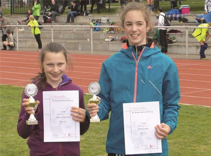 Carla Uhrmacher und Hannah Kray nach der Siegerehrung.Privat