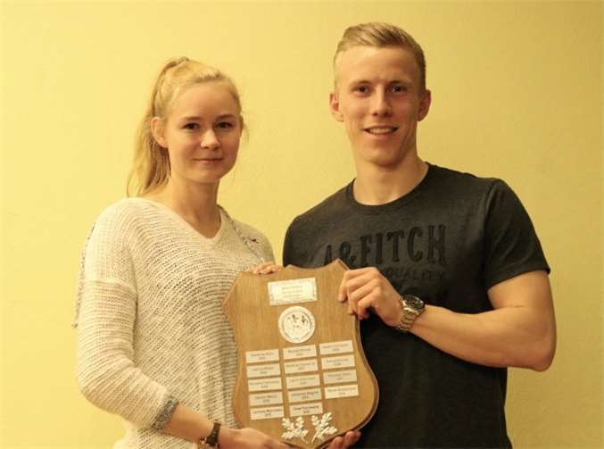 Carlotta Wehrmann und Oliver Poschwatta wurden von der LG Meckenheimfür ihre Leistungen im abgelaufenen Jahr ausgezeichnet.  privat