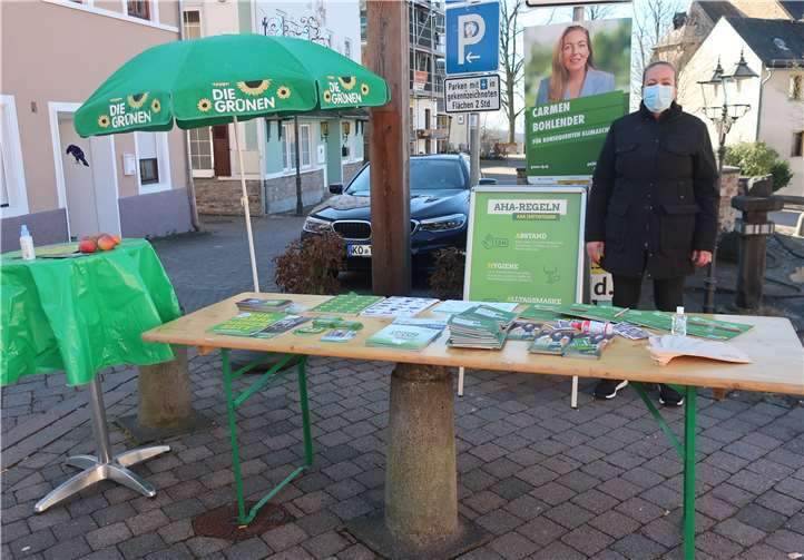 Carmen Bohlender informierte am Infostand über die Landtagswahl. Foto: privat