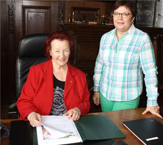 Carola Stern-Gilbaya und Chefsekretärin Ingrid Schaub (v.l.). Privat