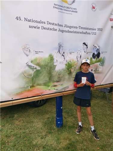 Carolin Amerkamp und Zoe Bleffert versuchten beim Deutschen Jüngsten Tennis Turnier in Detmold ihr Glück. Foto: SV Altenahr Tennis