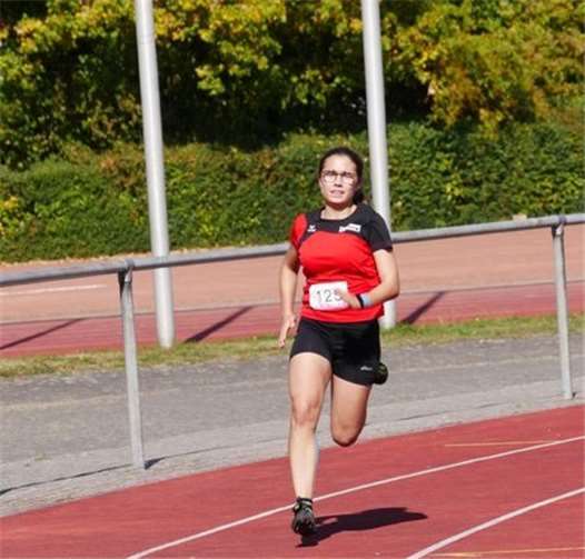 Carolin Bolkenius blieb beim 200m-Lauf das erste Mal unter 28 Sekunden.Fotos: privat