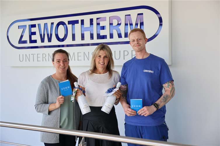 Carolin Klapperich und Andreas Adler wurden von Silke Ziegler geehrt.  Foto: privat