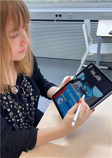 Carolin notierte sich die entsprechenden Farbcodes und erstellte dann einen ersten Entwurf, der anschließend mit dem Zimmermannsche-Team besprochen wurde.Foto: privat