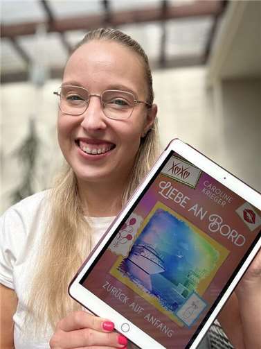 Caroline Krieger und ihr neuer Roman.  Foto: privat