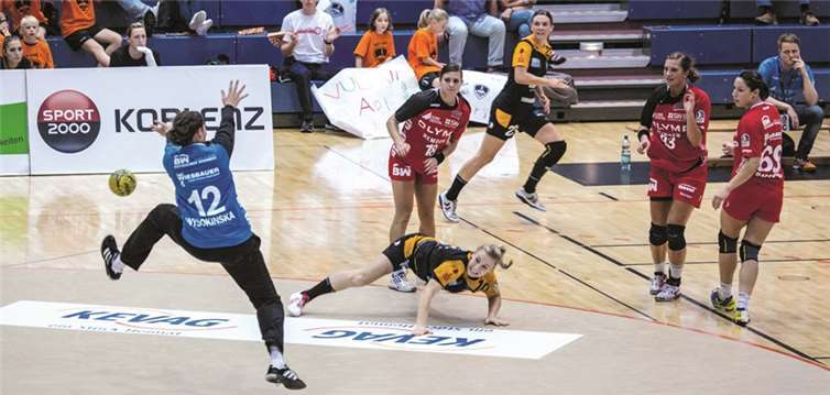 Caroline Treffer trug sich in Buxtehude vier Mal in die Torschützenliste ein - am Ende reichte es jedoch nicht.