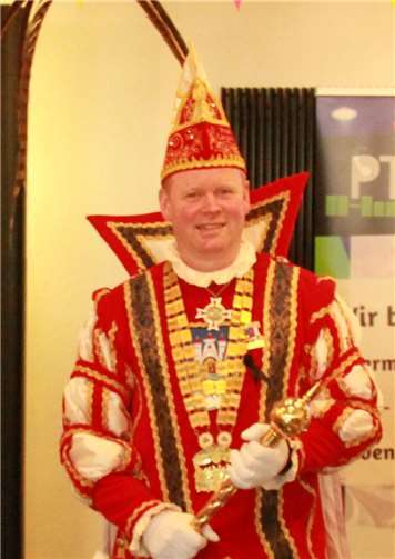 Carsten Irrgang, Prinz der ausklingenden Session 2019/20 nahm sich Zeit für eine kurze Stellungnahme.Foto: kbl