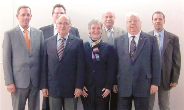 Carsten Jacob, Helmut Lauterbach, Barbara Boespflug, Detlef von Moers, Dr. Kurt Pauli und Dr. Manuel Lauterbach auf der Stiftungstagung in Düsseldorf.privat