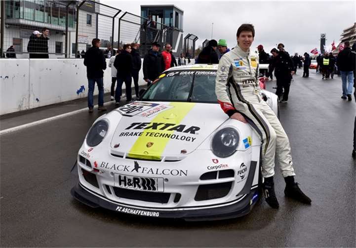 Carsten Knechtges vor dem Rennen an dem von Black Falcon eingesetzten Porsche 997 Cup.