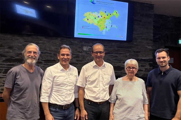 Carsten König und Frank Diederichs (2. u. 3. v. li.) zu Gast bei der Klimawerkstatt. Norbert Dümpelfeld (1. v. li.) und Annette Mörchen (2. v. re.), Moderationsteam. Jonas Gesell (1. v.re.) Stadtverwaltung - Leiter Sachgebiet Umwelt und Natur
