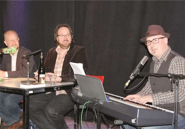 Carsten Sebastian Henn, Ralph Kramp und Sascha Gutzeit verbreiten bei ihrer Lesung gute Laune. -FA-