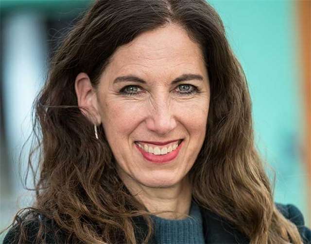 Cartoonistin Bettina Bexte und Peter Dahm verbinden ihre Kunstrichtungen zu einem Gesamtbild.Foto: wikimedia