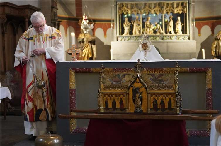 Castorschrein vor Zelebrationsaltar. Fotos: privat