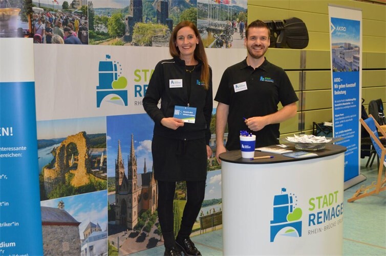 Cathrin Robbel und Marius Köbbing von der Stadt Remagen.