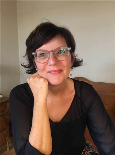 Catrina E. Schneider, Dipl. Theologin und Lyrikerin liest ihre Texte in Begleitung des Veeh®-Harfen-Ensemble „Good Vibrations“ in der Citykirche.Foto: privat