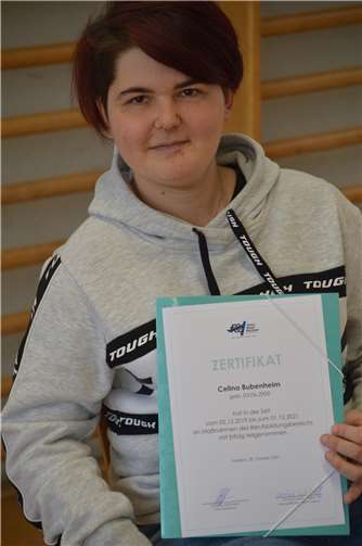 Celina Bubenheim wird ihr Zertifikat den Kollegen in der Schlosserei zeigen.