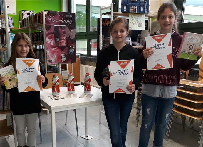 Celina Drescher (Klasse 6a), Leonie Volk (Klasse 6b) und Amelie Breuer (Klasse 6c) trugen gekonnt ihre Texte vor. privat