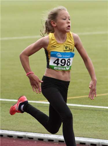 Celina Medinger (W12) wurde Zehnte im Dreikampf.